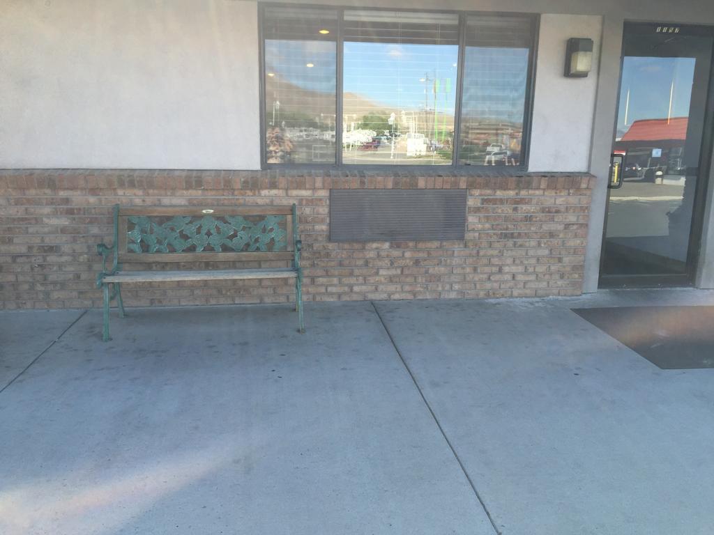 Super 8 By Wyndham Winnemucca Nv Екстер'єр фото