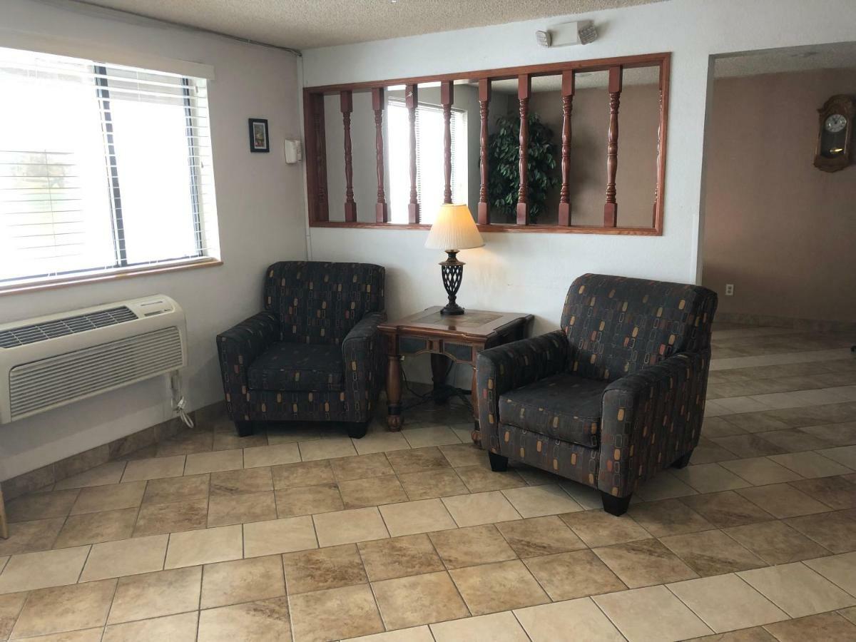 Super 8 By Wyndham Winnemucca Nv Екстер'єр фото